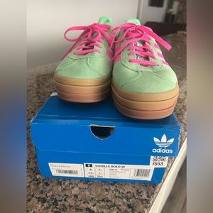 Women Adidas Gazelle Bold sz 9
